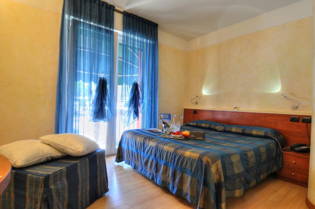 Hotel Savoia Lignano Sabbiadoro Extérieur photo