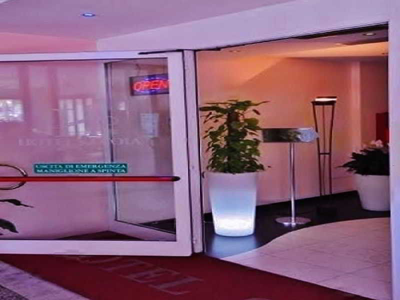 Hotel Savoia Lignano Sabbiadoro Extérieur photo