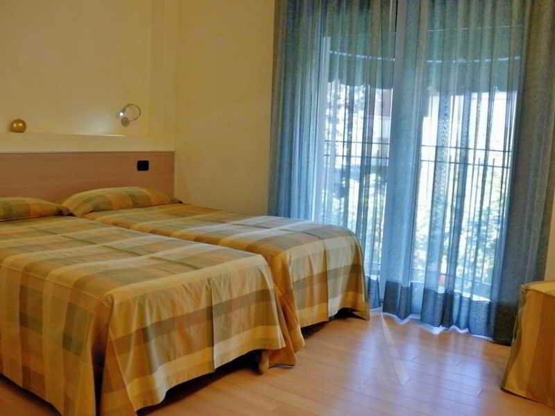 Hotel Savoia Lignano Sabbiadoro Extérieur photo